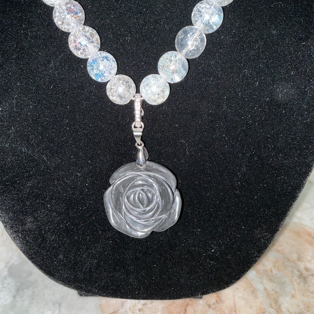VTG OBSIDIAN ROSE PENDANT ON 22" SNAKE CHAIN W CRACKLE GLASS & QUARTZ CRYSTAL - Picture 3 of 7